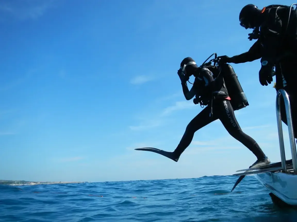 Boat Diver